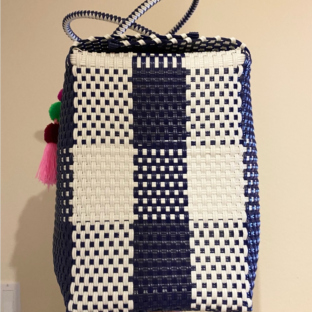 Handmade in 🇲🇽 Mexico! Un Pueblo Navy and White Tote - Picture 7 of 12